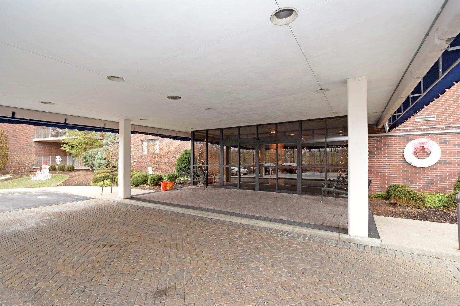 6877 Parkview Dr