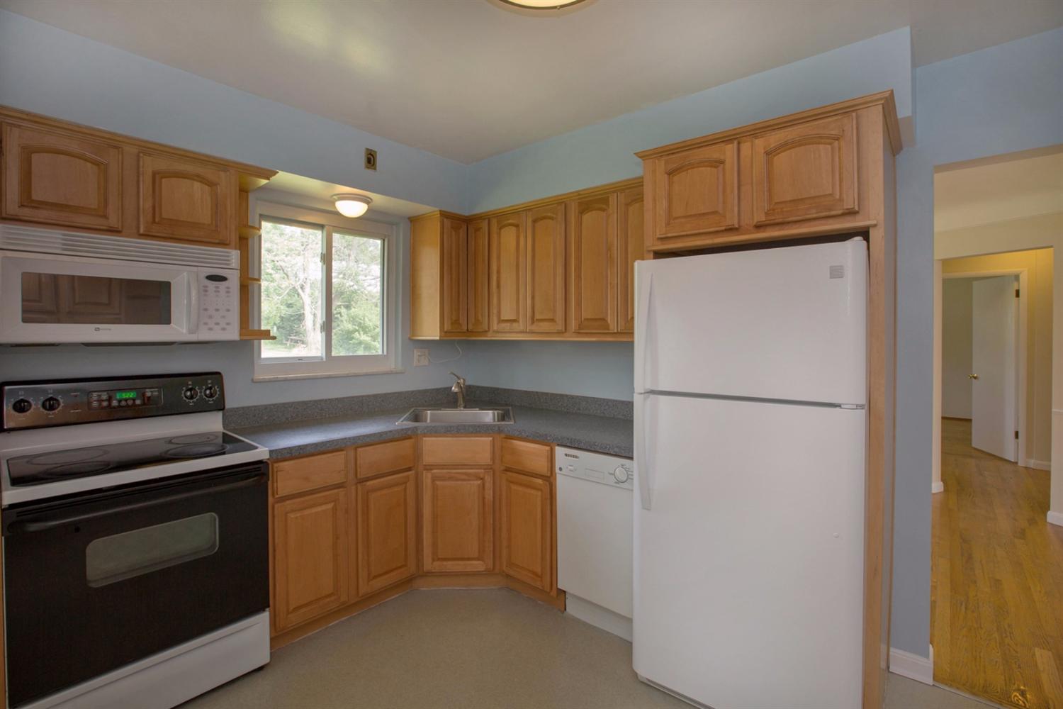 For Sale: 6652 Kirkland Dr Cincinnati, OH 45224