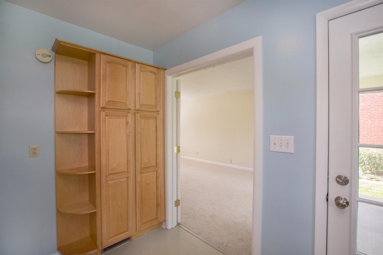 For Sale: 6652 Kirkland Dr Cincinnati, OH 45224