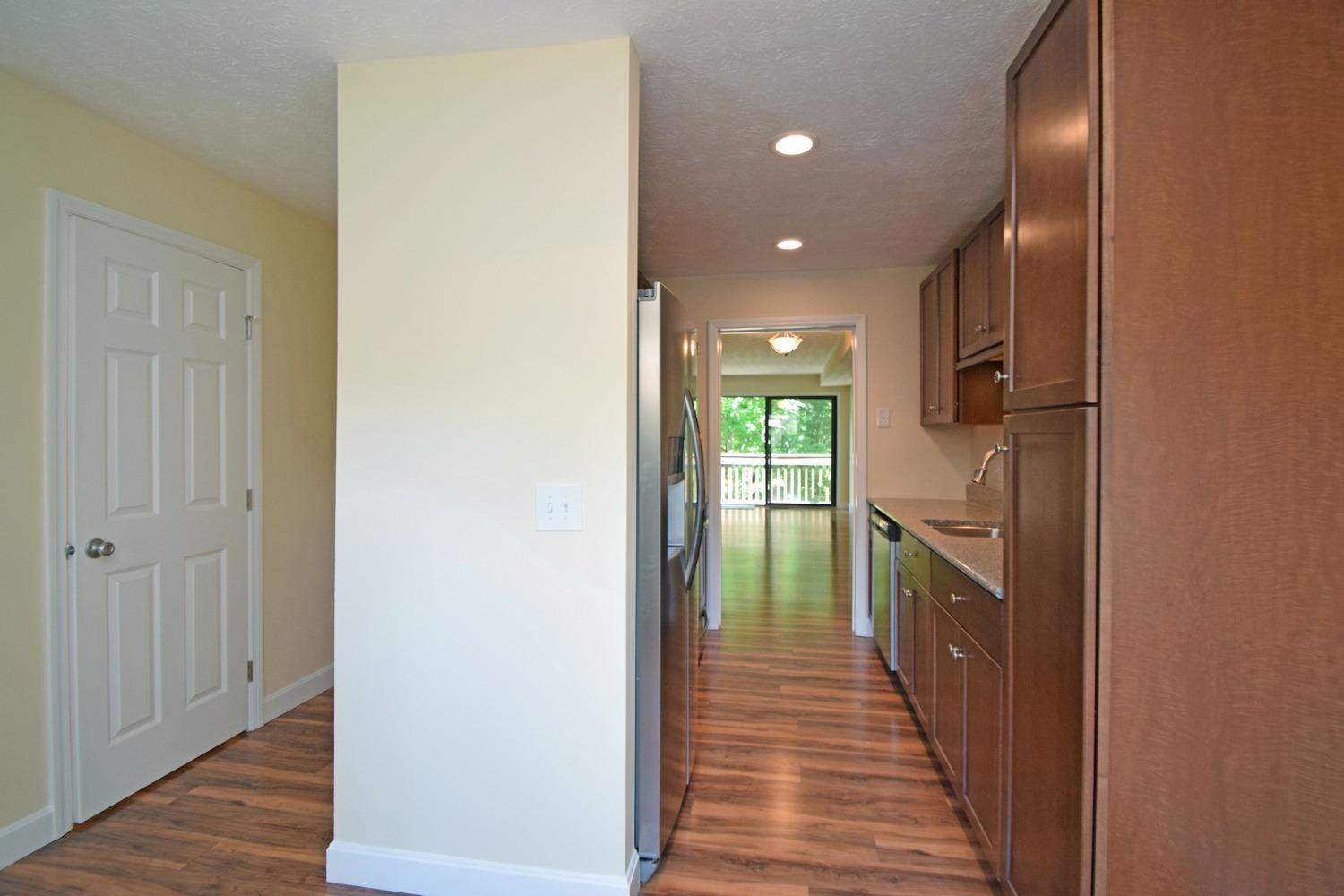 For Sale: 2244 Clough Ridge Dr Cincinnati, OH 45230