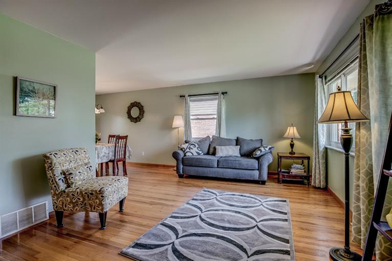 For Sale: 1271 Meadowbright Ln Cincinnati, OH 45230