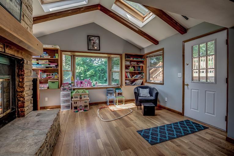 For Sale: 1271 Meadowbright Ln Cincinnati, OH 45230