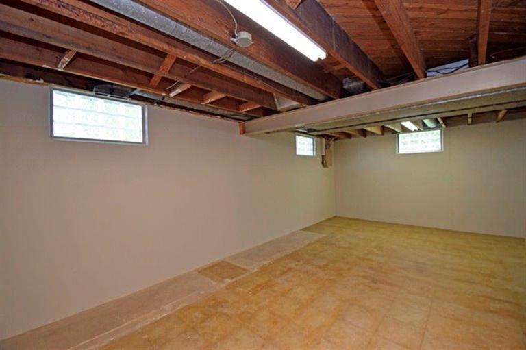 For Sale: 1951 S Lynndale Ave Cincinnati, OH 45231