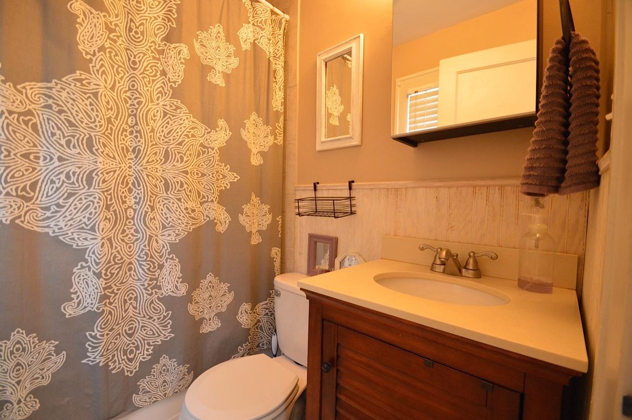 For Sale: 3841 Lansdowne Ave Cincinnati, OH 45236