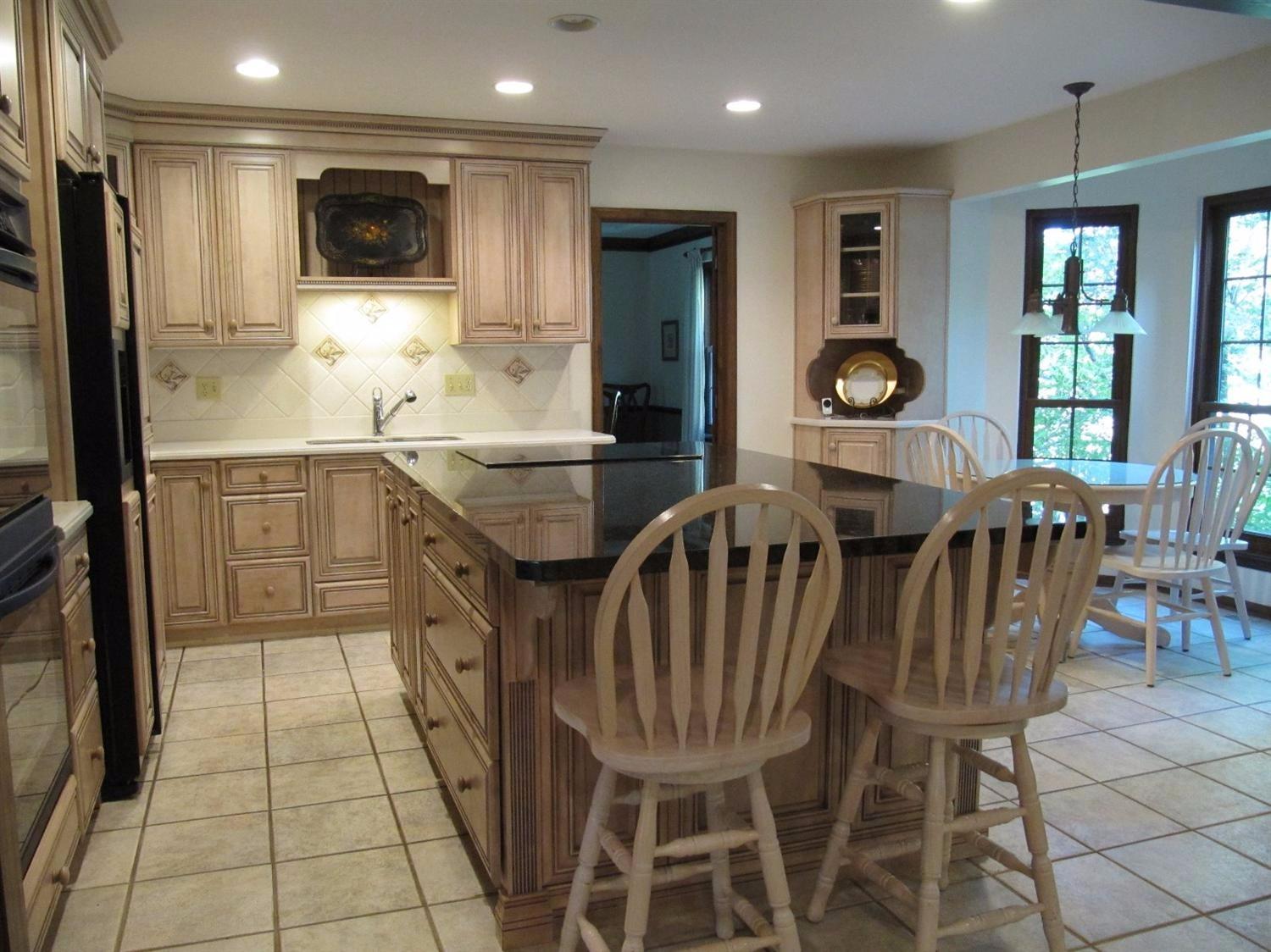 For Sale: 7118 Willowood Dr Cincinnati, OH 45241