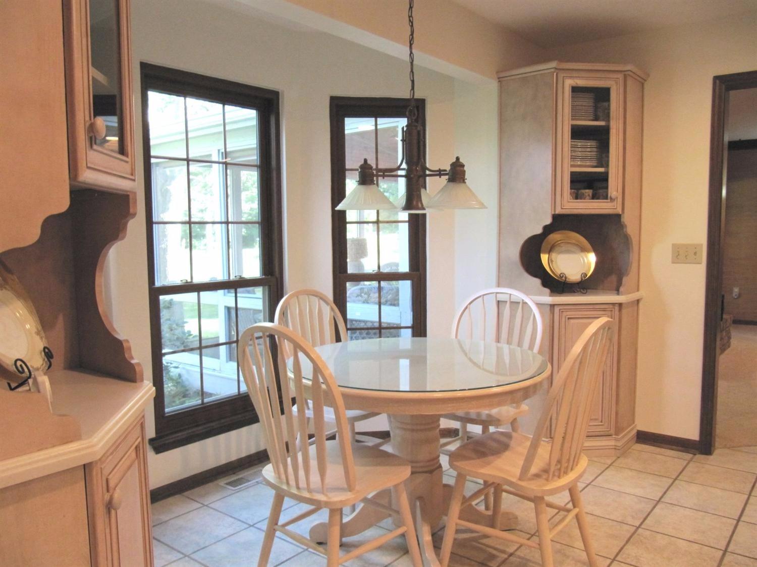 For Sale: 7118 Willowood Dr Cincinnati, OH 45241