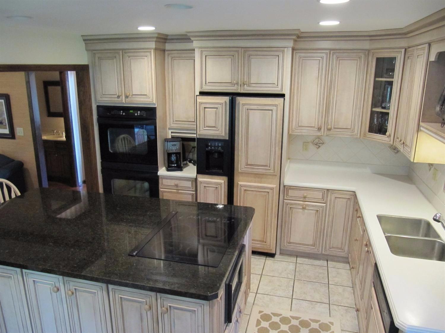 For Sale: 7118 Willowood Dr Cincinnati, OH 45241