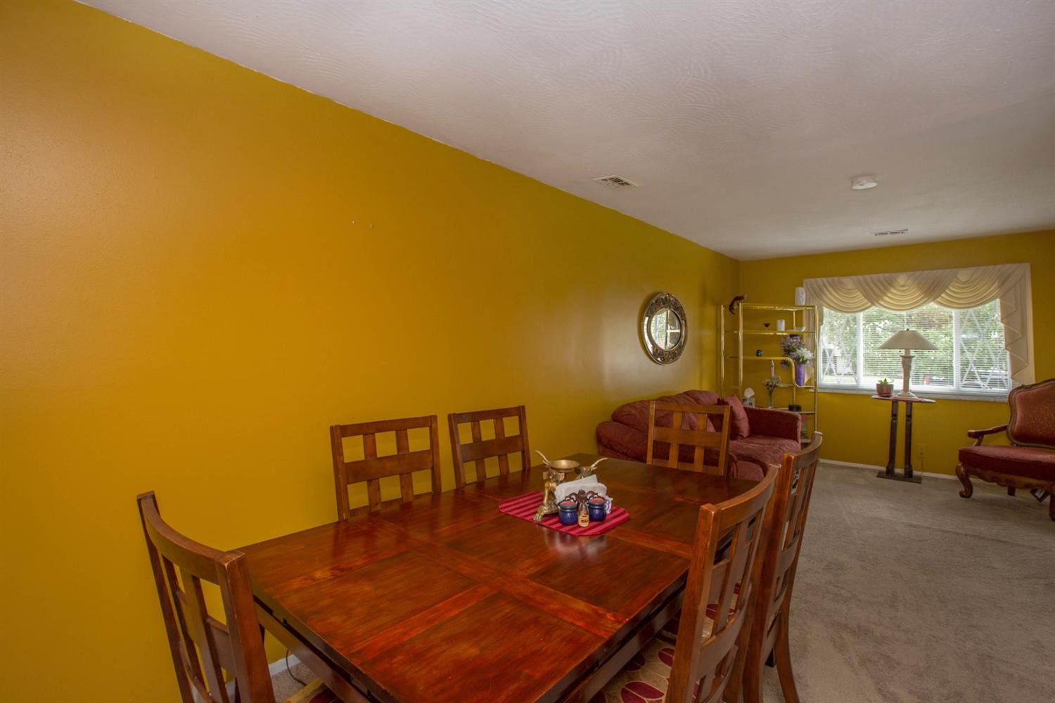 For Sale: 12151 Chesterdale Rd Cincinnati, OH 45246