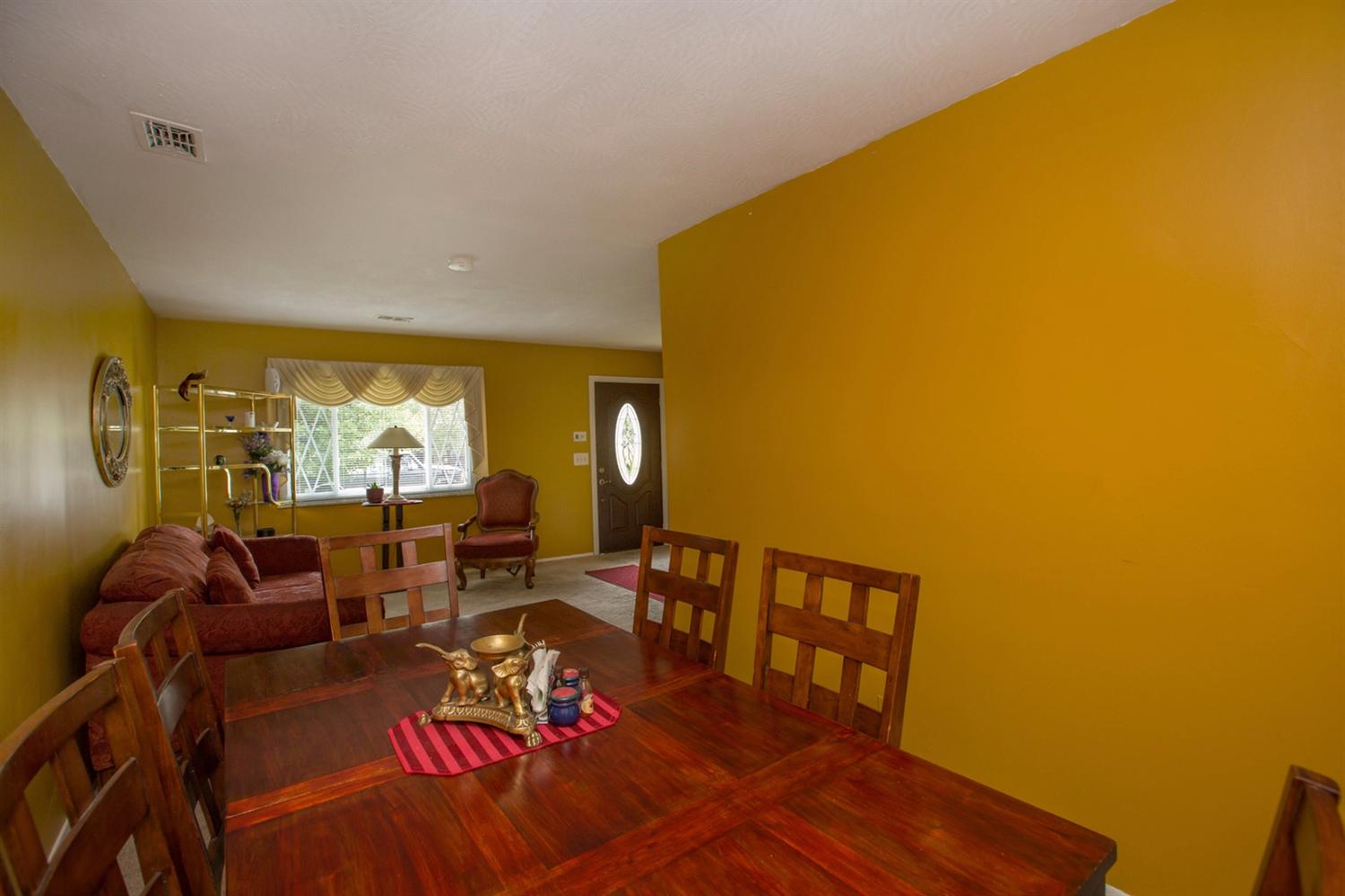For Sale: 12151 Chesterdale Rd Cincinnati, OH 45246
