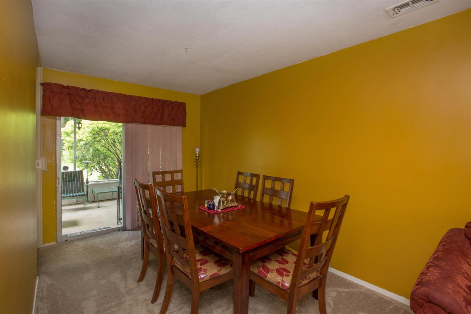 For Sale: 12151 Chesterdale Rd Cincinnati, OH 45246