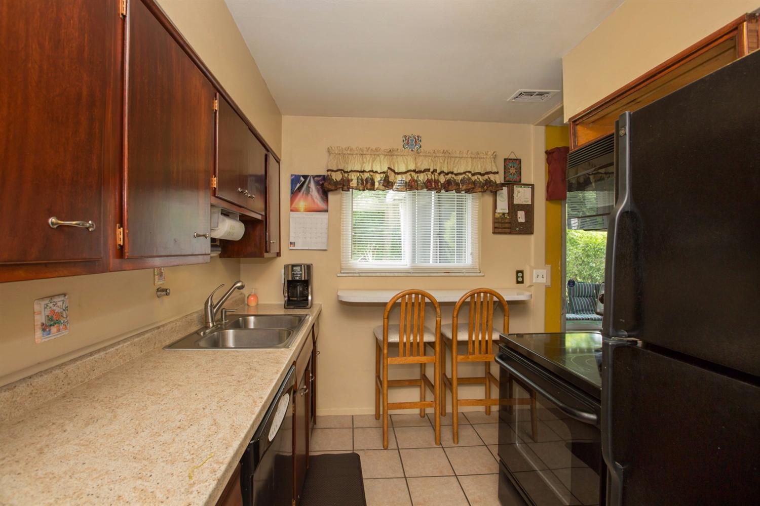 For Sale: 12151 Chesterdale Rd Cincinnati, OH 45246