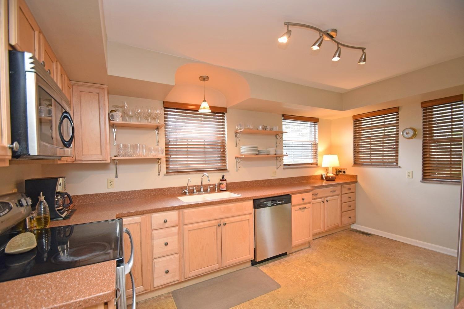 1379 Wolfangel Rd