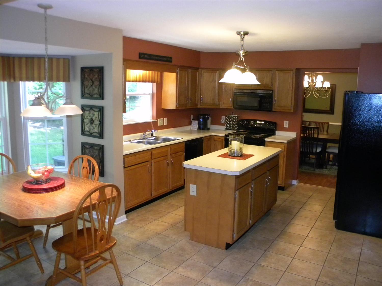 For Sale: 537 Sugar Maple Ct Cincinnati, OH 45255