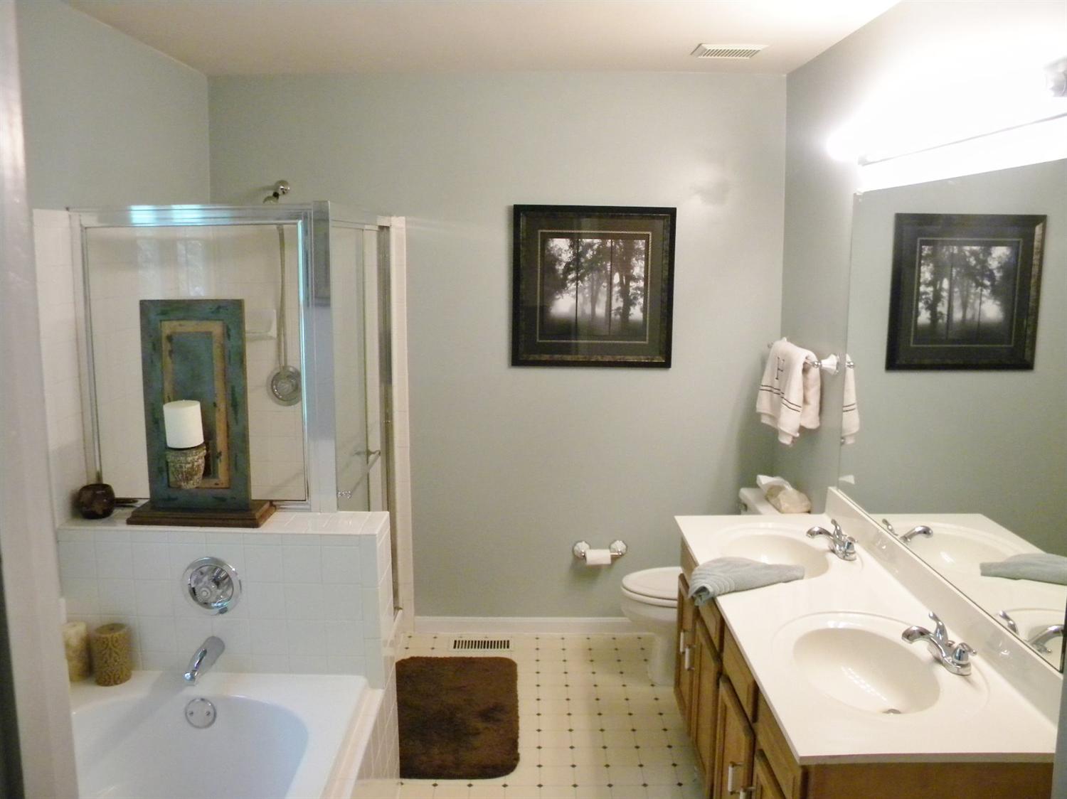 For Sale: 537 Sugar Maple Ct Cincinnati, OH 45255