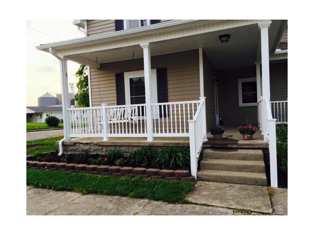 208 W Walnut St
