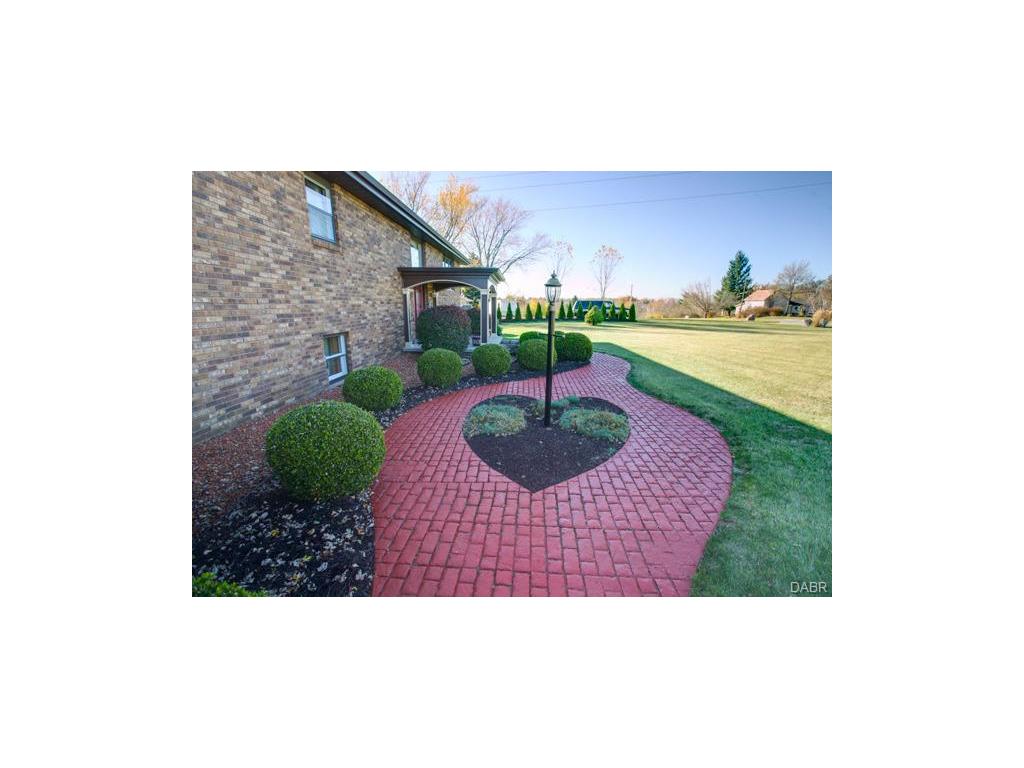 2095 Ashbrook