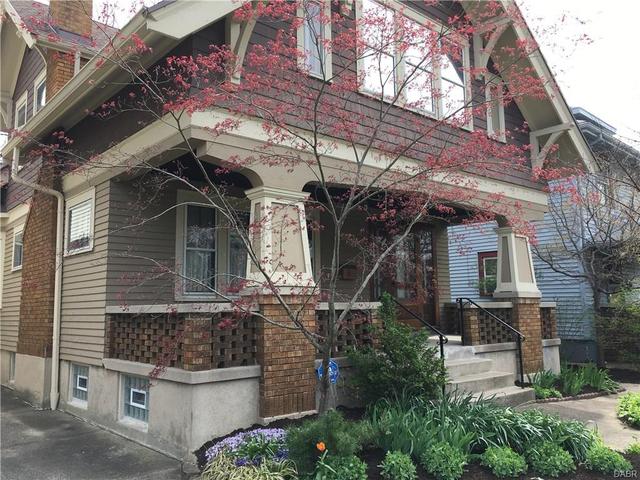39 Redwood Ave