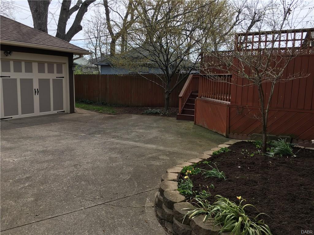 39 Redwood Ave