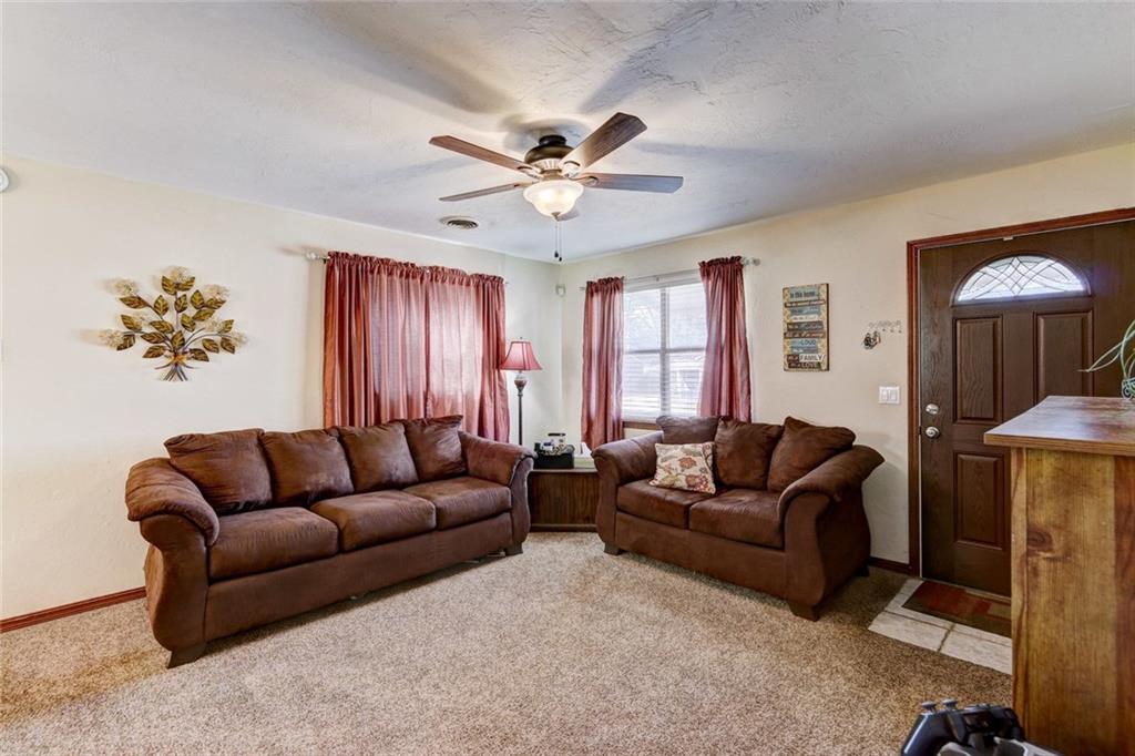 208 W 8th St