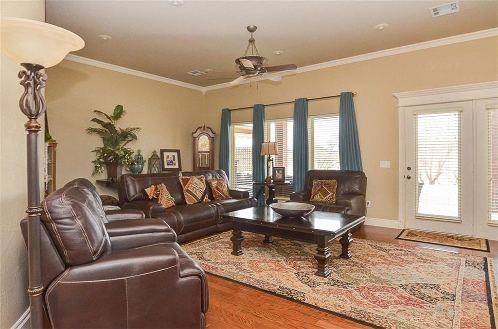 114 N Frisco Rd