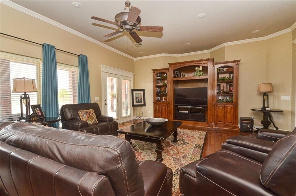 114 N Frisco Rd