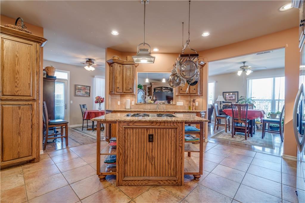 901 Shady Glen Cir