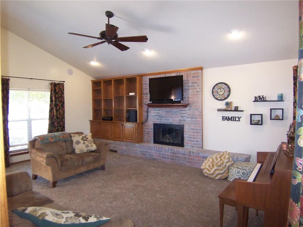 2002 Barrington Dr