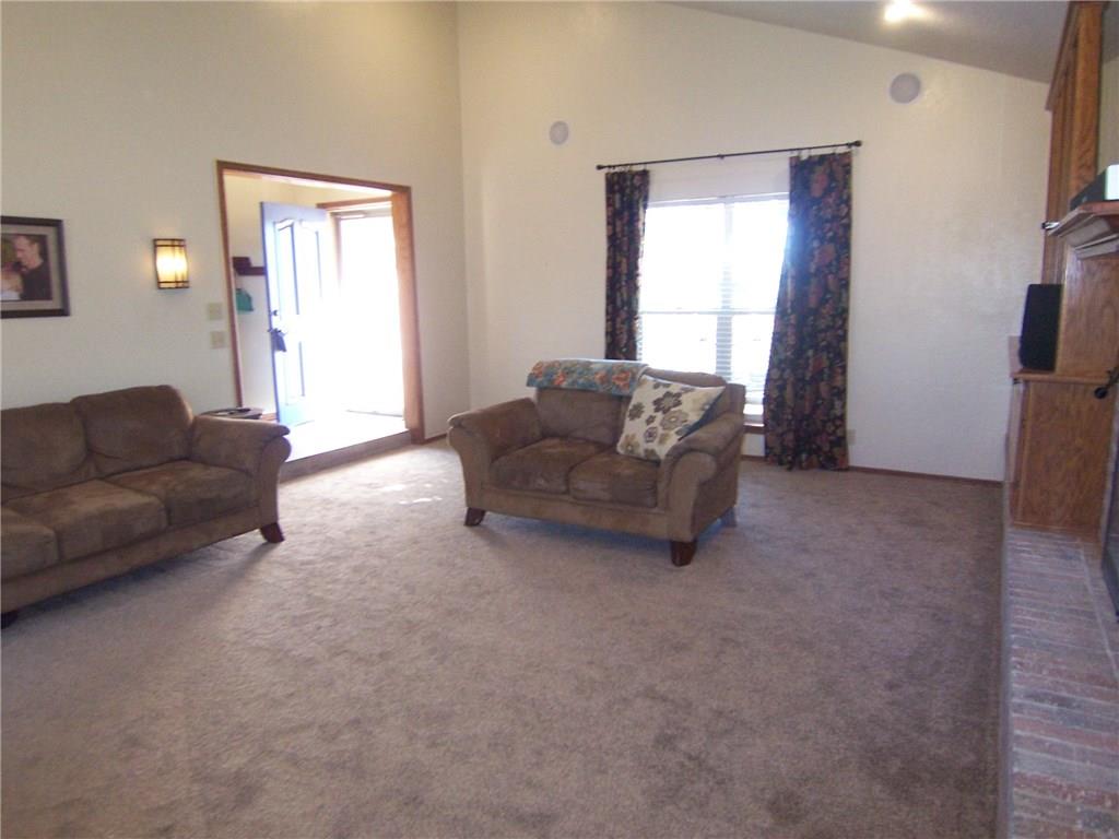 2002 Barrington Dr