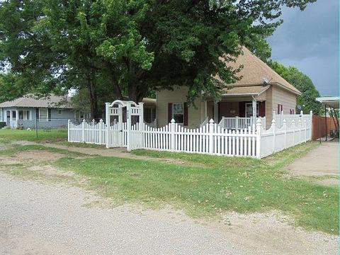 810 N Oak
