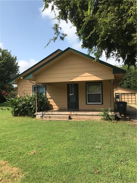810 N Oak