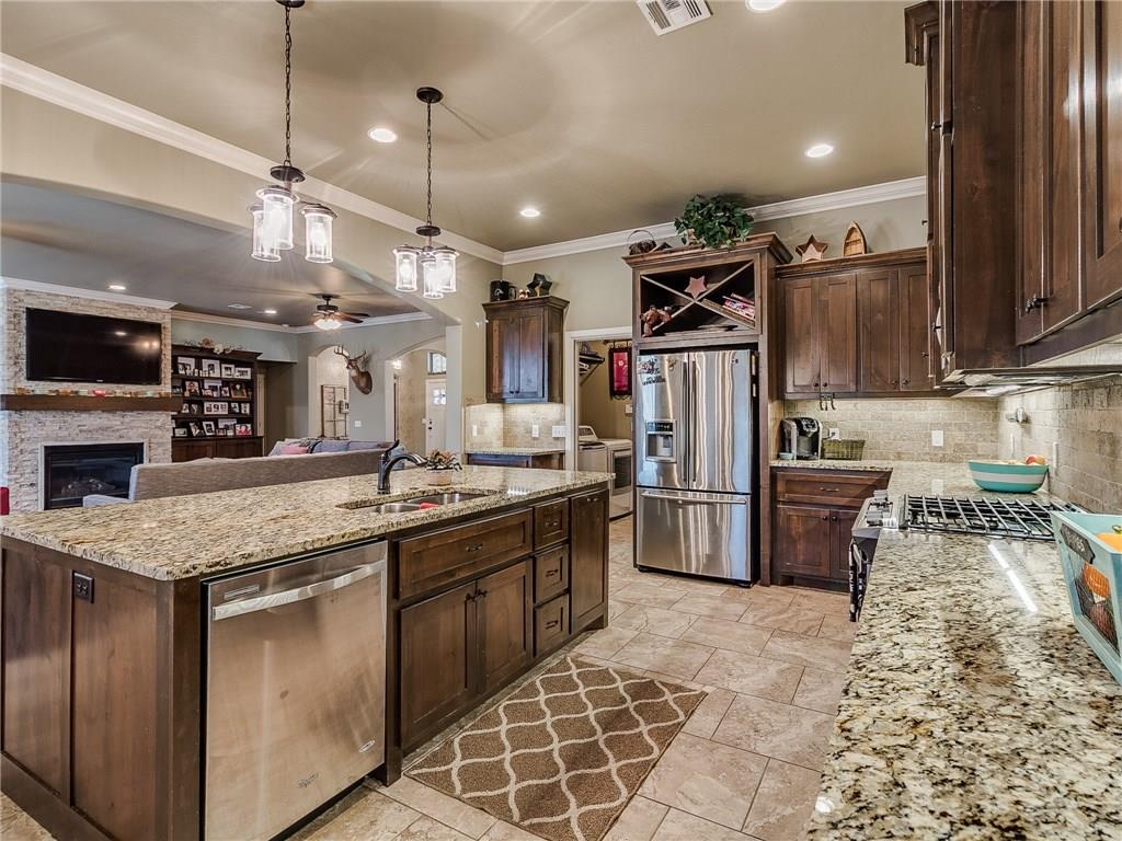 1145 Camelot Dr