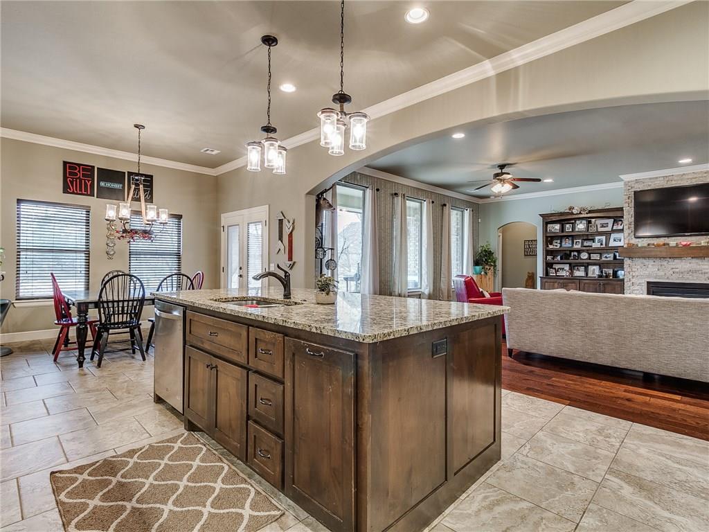 1145 Camelot Dr