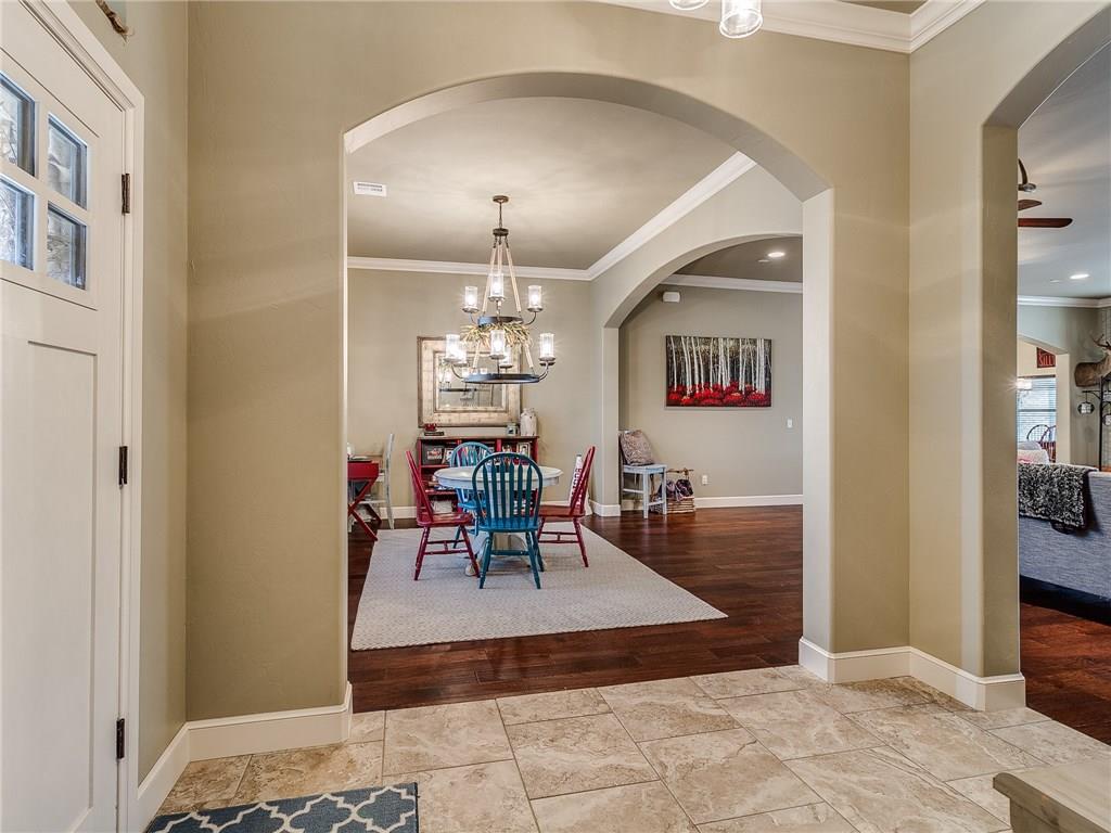 1145 Camelot Dr