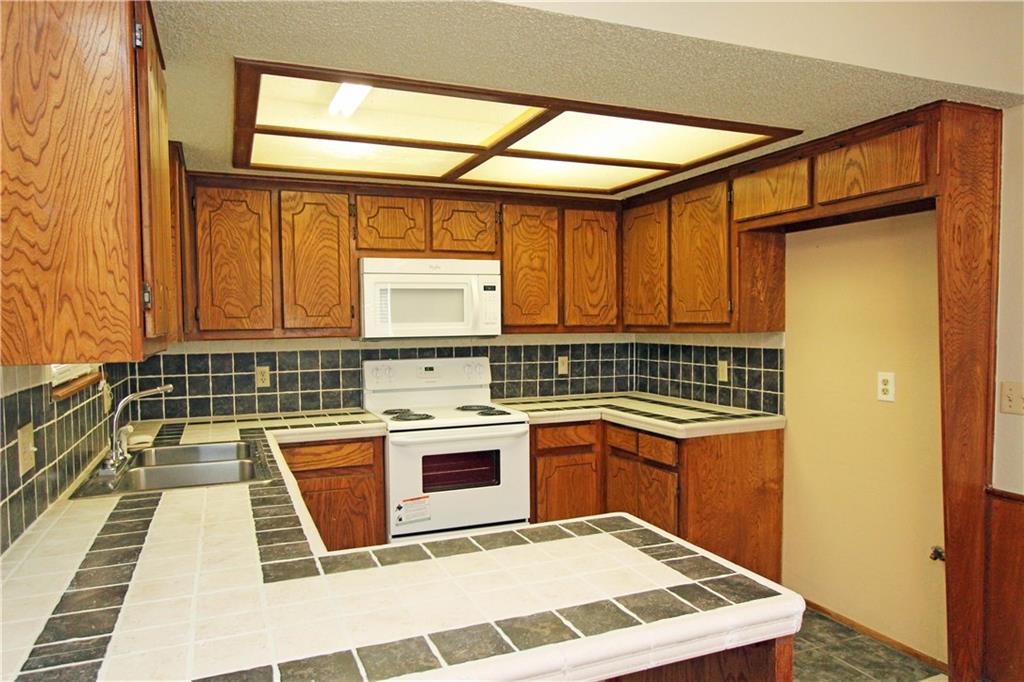 1124 Oak Hill Dr