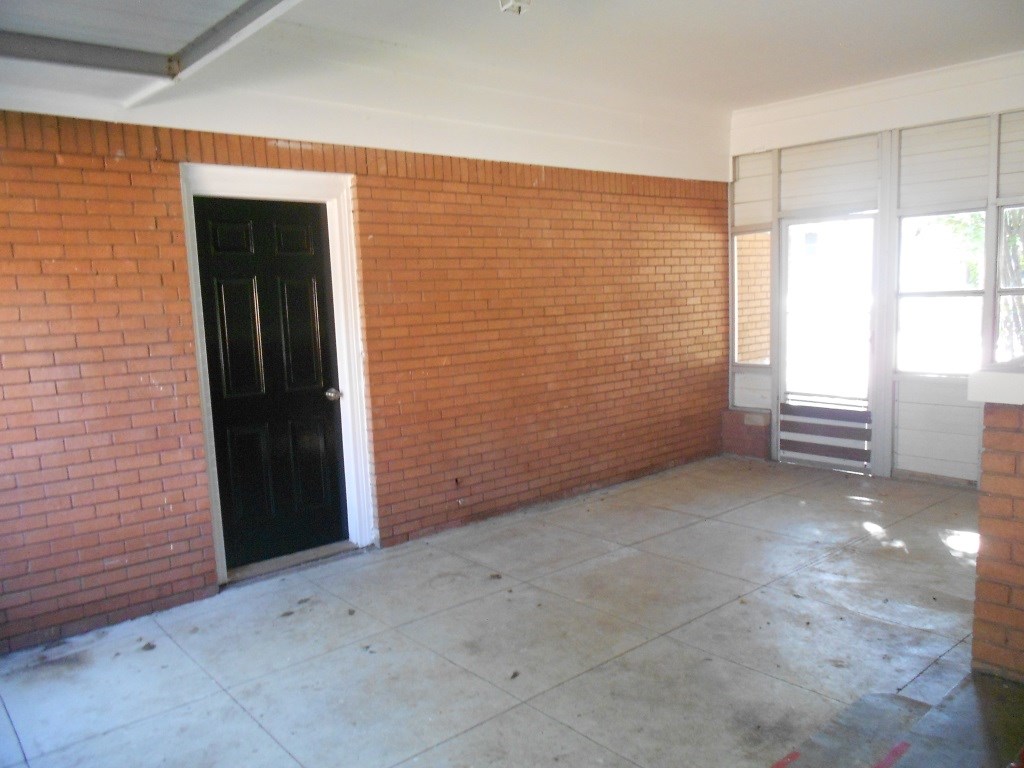 3240 NW 68th