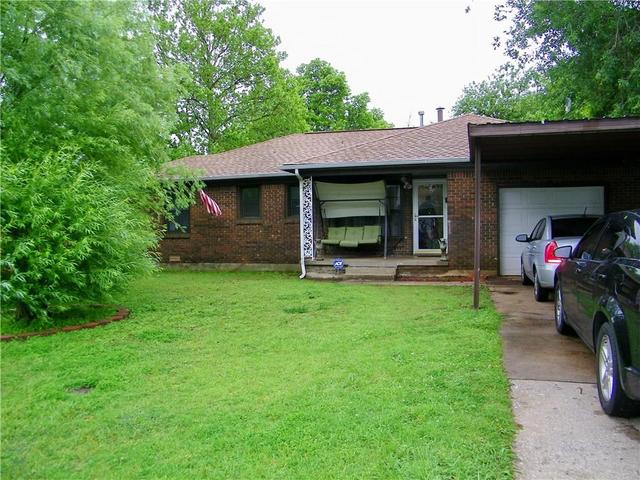 829 E Carroll Ln