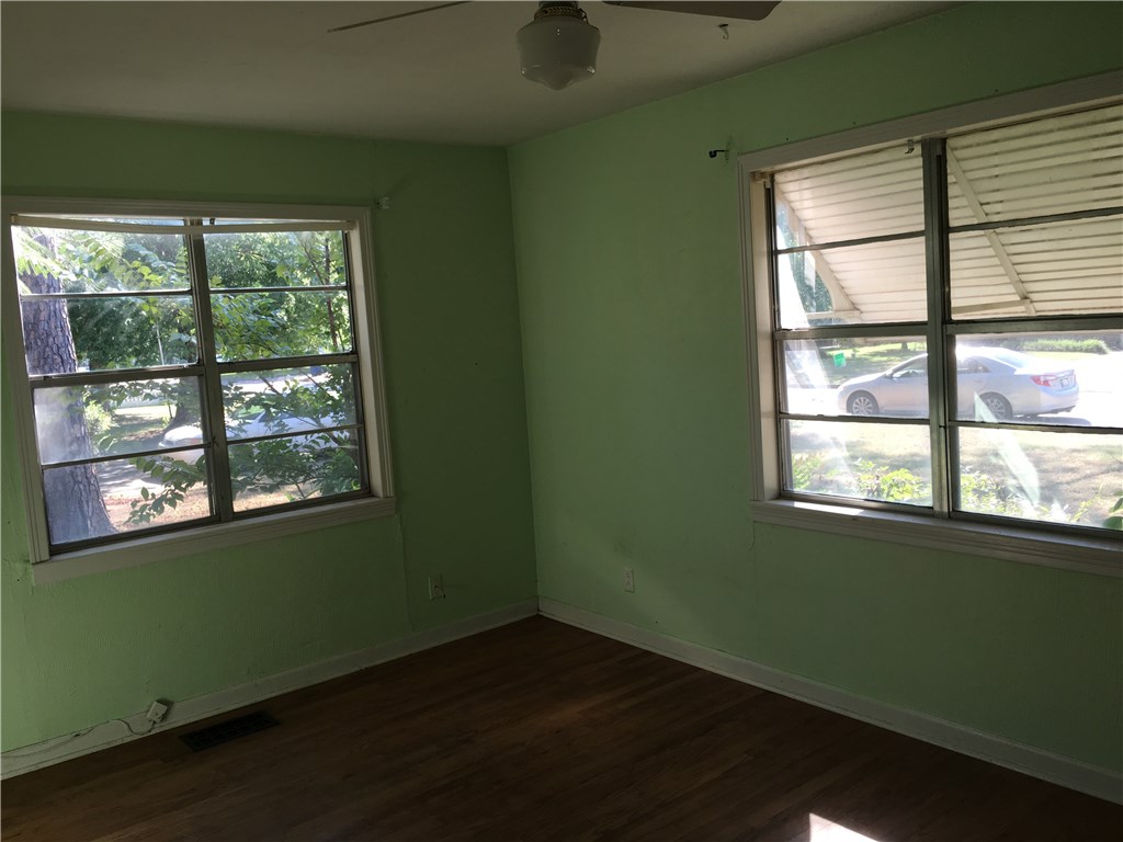 1218 N Grand
