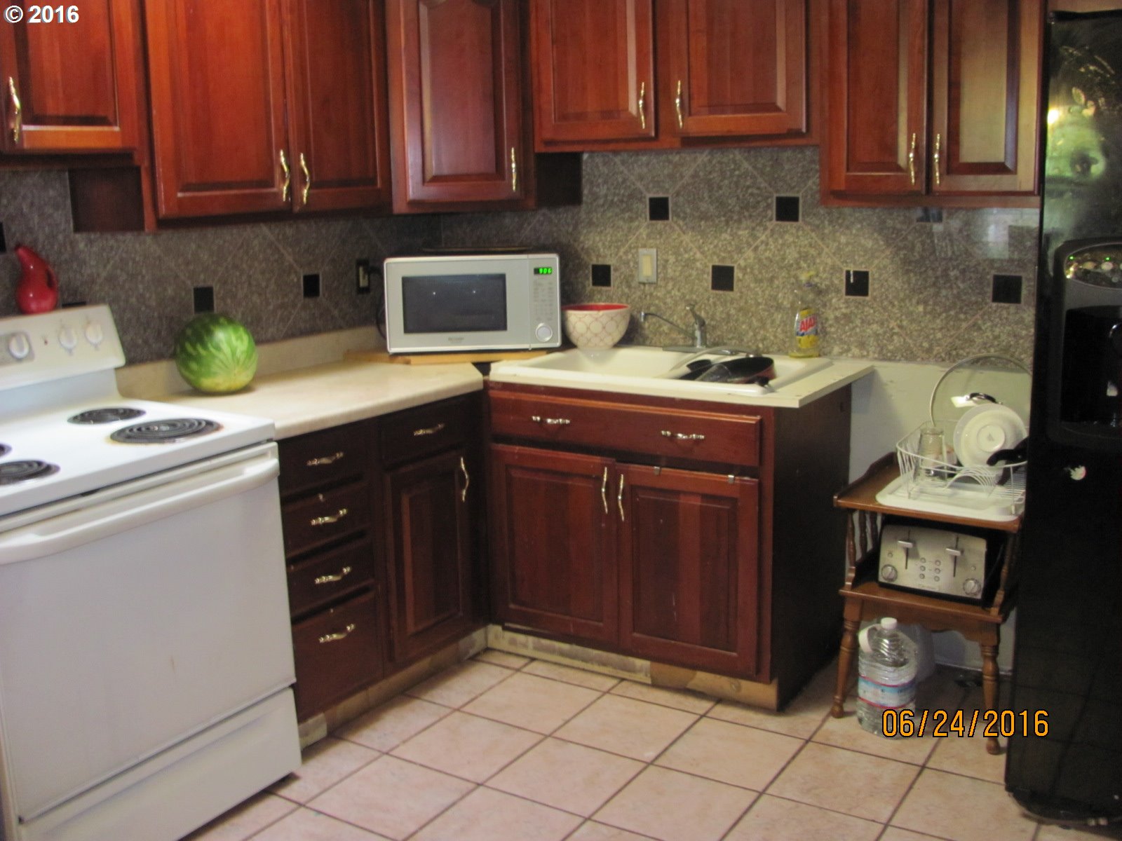 For Sale: 490 S Knott St Canby, OR 97013
