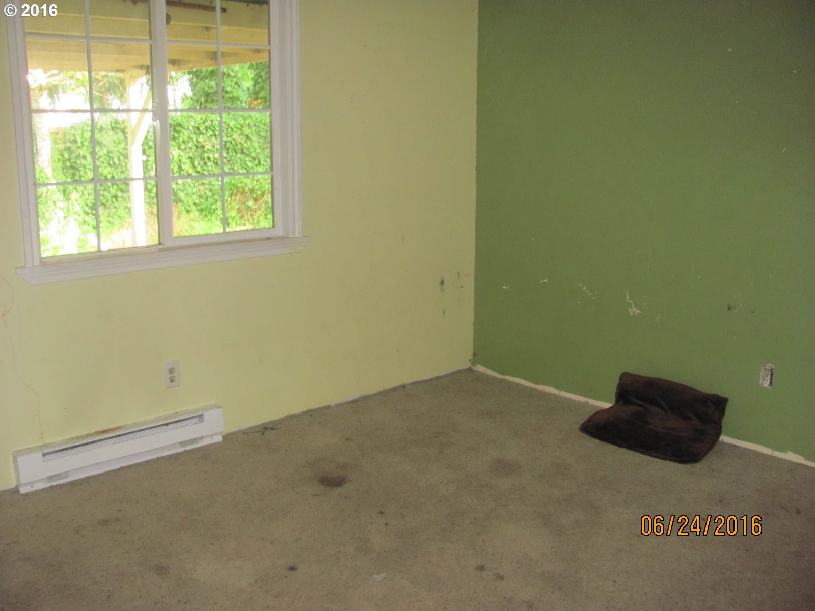For Sale: 490 S Knott St Canby, OR 97013