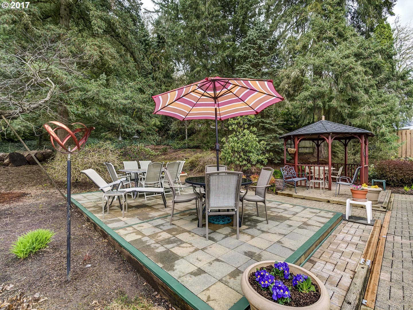 4020 Mapleton Dr