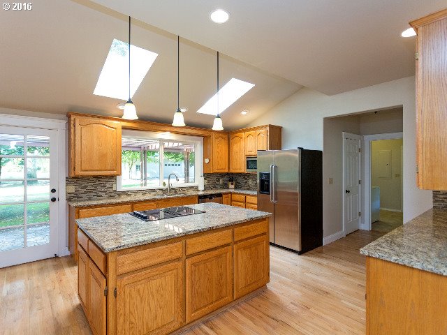 For Sale: 8362 Carson Ct Woodburn, OR 97071