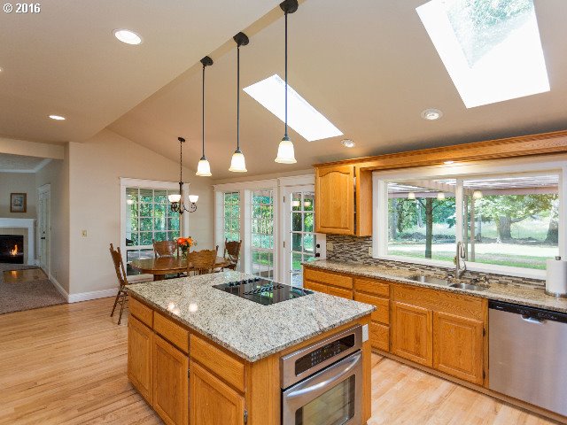 For Sale: 8362 Carson Ct Woodburn, OR 97071