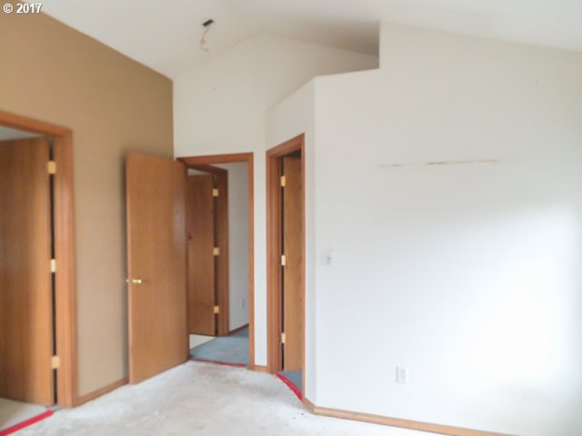 3331 Main St