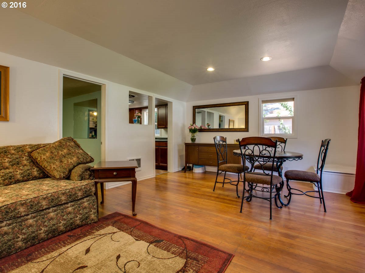For Sale: 363 N 11th Ave Cornelius, OR 97113