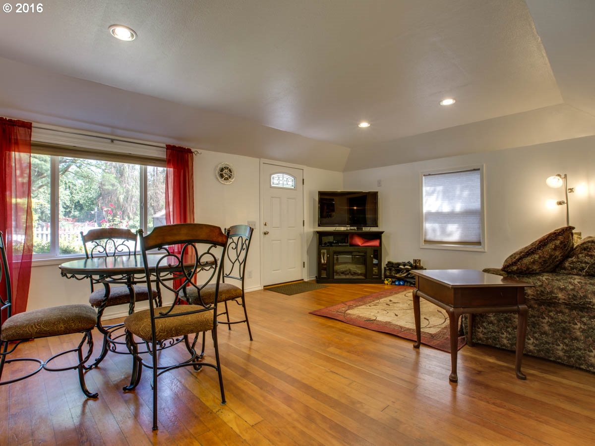 For Sale: 363 N 11th Ave Cornelius, OR 97113