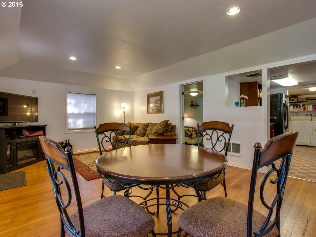 For Sale: 363 N 11th Ave Cornelius, OR 97113