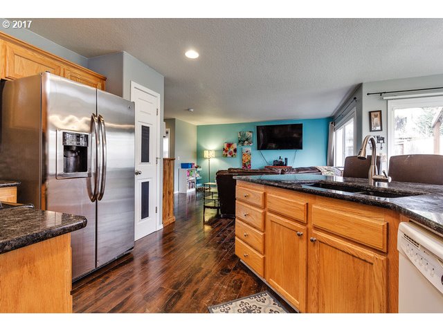 1462 N Fremont St