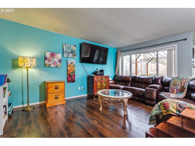 1462 N Fremont St