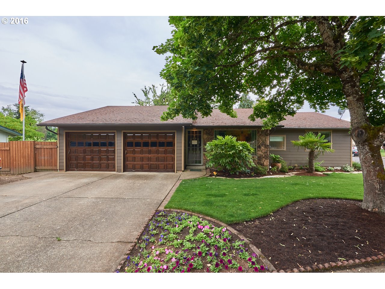 For Sale: 750 SE Border Ln Mcminnville, OR 97128