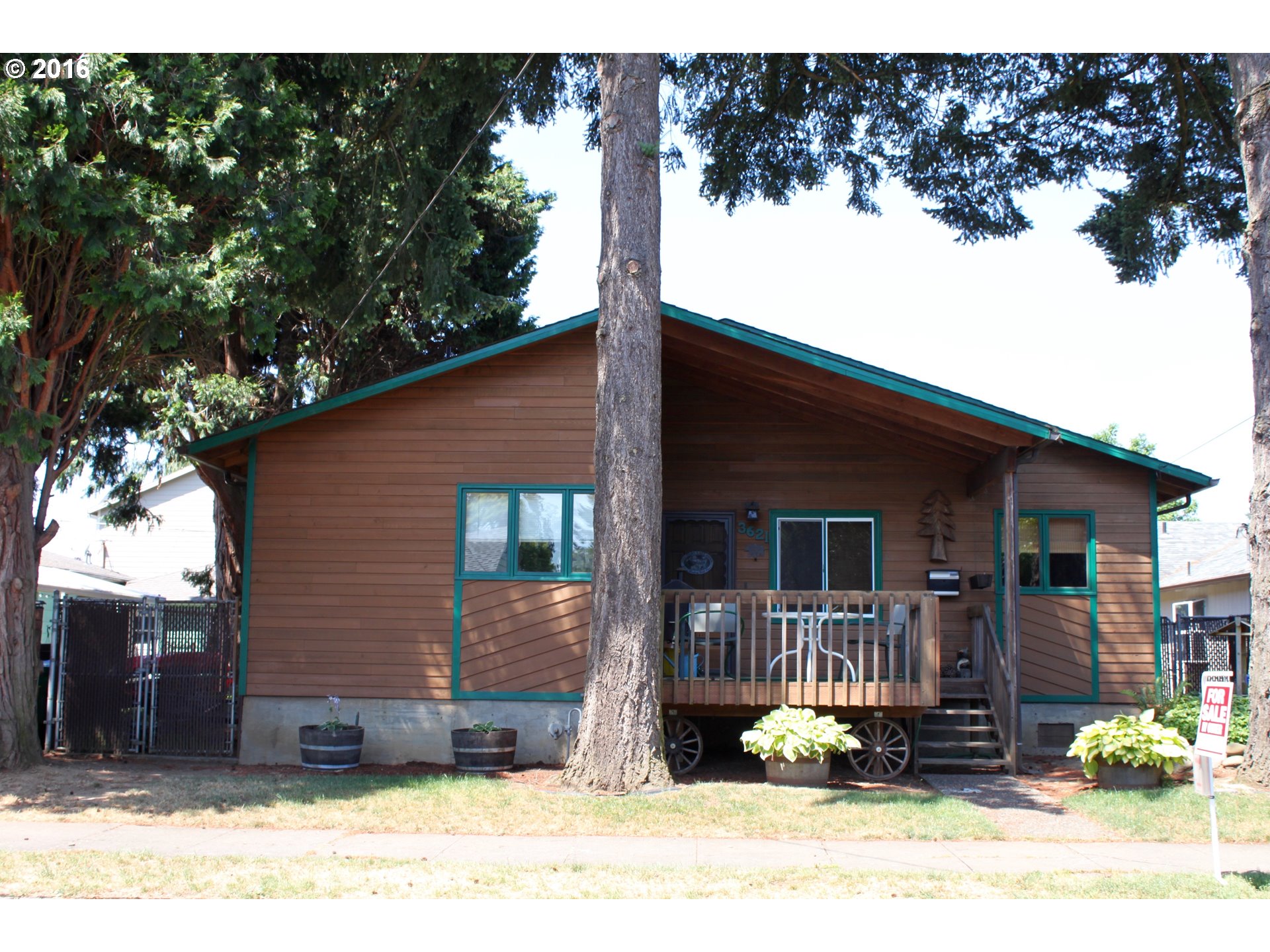 For Sale: 3621 SE 70th Ave Portland, OR 97206